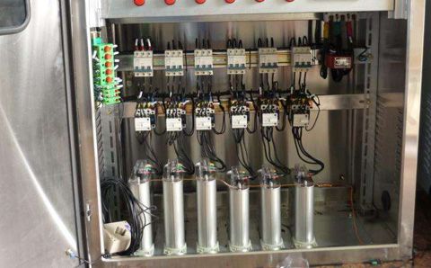 低壓電力電容器爆炸的原因是什么？